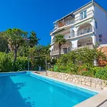 Faszinierendes Nur 80 Meter Zum Mit Meerblick, Pool, Parkplatz Apartment