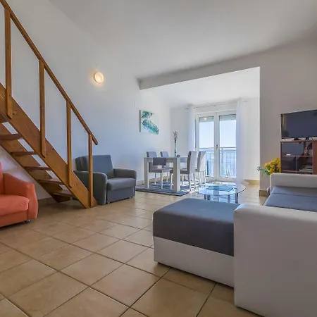 Apartment Faszinierendes Nur 80 Meter Zum Mit Meerblick, Pool, Parkplatz