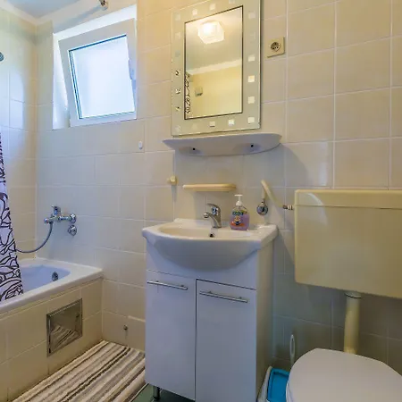 Faszinierendes Nur 80 Meter Zum Mit Meerblick, Pool, Parkplatz Crikvenica
