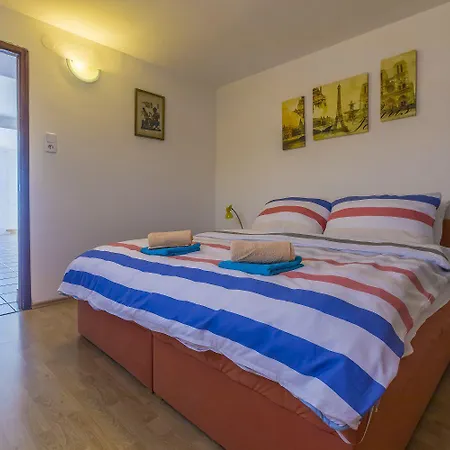 Faszinierendes Nur 80 Meter Zum Mit Meerblick, Pool, Parkplatz Crikvenica