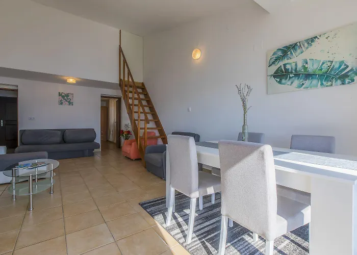 Faszinierendes Nur 80 Meter Zum Mit Meerblick, Pool, Parkplatz *