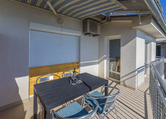 شقة Faszinierendes Nur 80 Meter Zum Mit Meerblick, Pool, Parkplatz تْسْغيكفانِتْسا