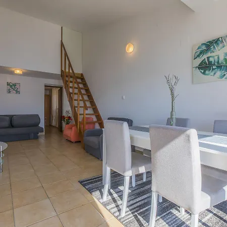 Faszinierendes Nur 80 Meter Zum Mit Meerblick, Pool, Parkplatz *