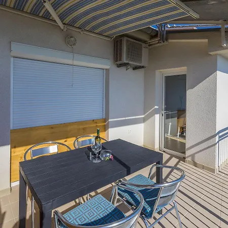 Apartament Faszinierendes Nur 80 Meter Zum Mit Meerblick, Pool, Parkplatz Crikvenica