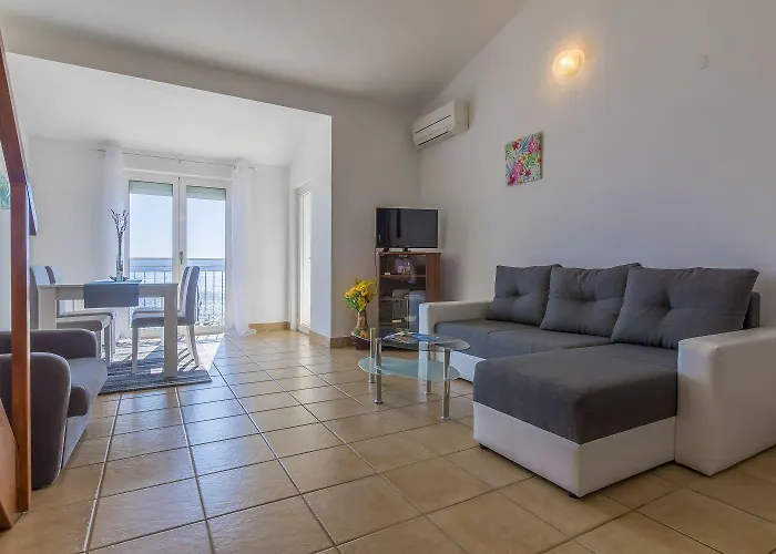Faszinierendes Nur 80 Meter Zum Mit Meerblick, Pool, Parkplatz Apartamento