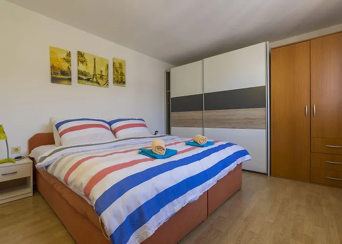 Faszinierendes Nur 80 Meter Zum Mit Meerblick, Pool, Parkplatz Apartamento *