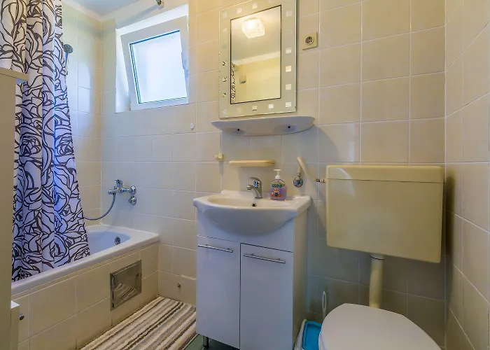 Faszinierendes Nur 80 Meter Zum Mit Meerblick, Pool, Parkplatz Crikvenica